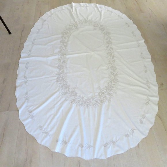 Vintage Large Oval Fabric Tablecloth Beige Floral Hand Cross-stitch Embroidery - Picture 2 of 7